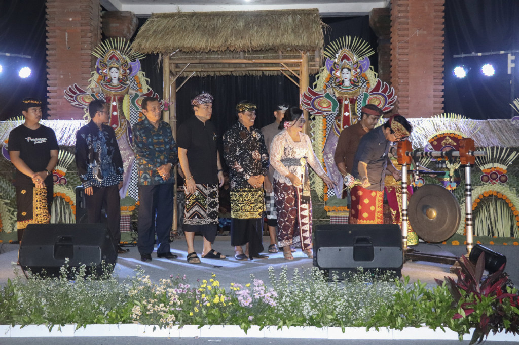 Sekda Adi Arnawa Buka Penarungan Festival 2022